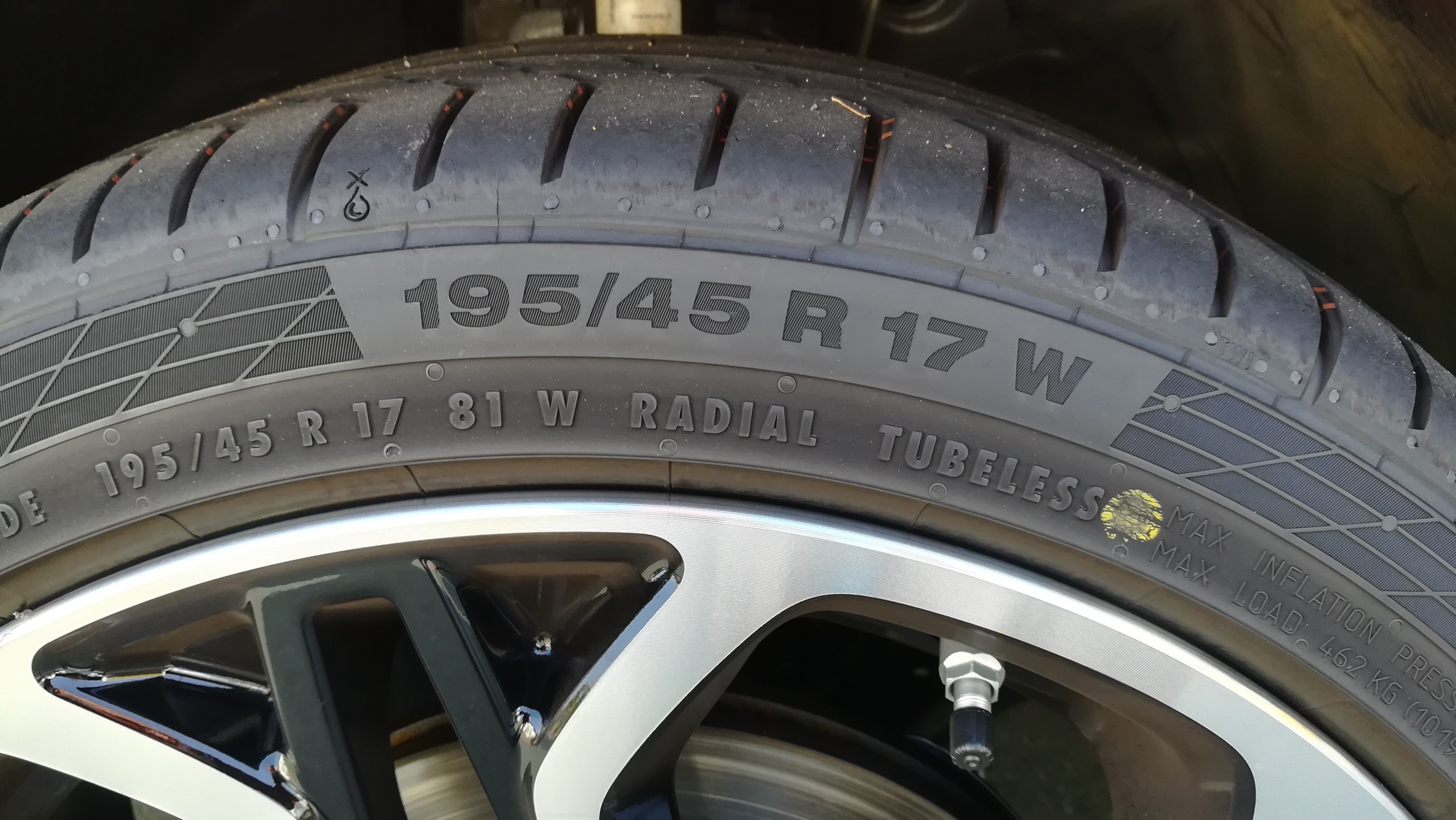 Werksbereifung - damit ich das nicht vergesse. Continental ContiSportContact 5 in 195/45 R17 81W