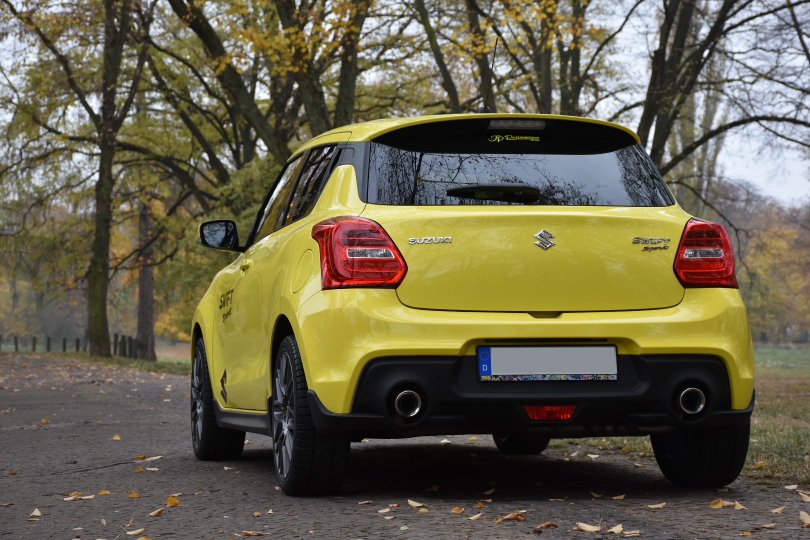 Winterräder: MOMO Revenge 7x17 ET42 - Pirelli Sottozero 3 215/40 R17