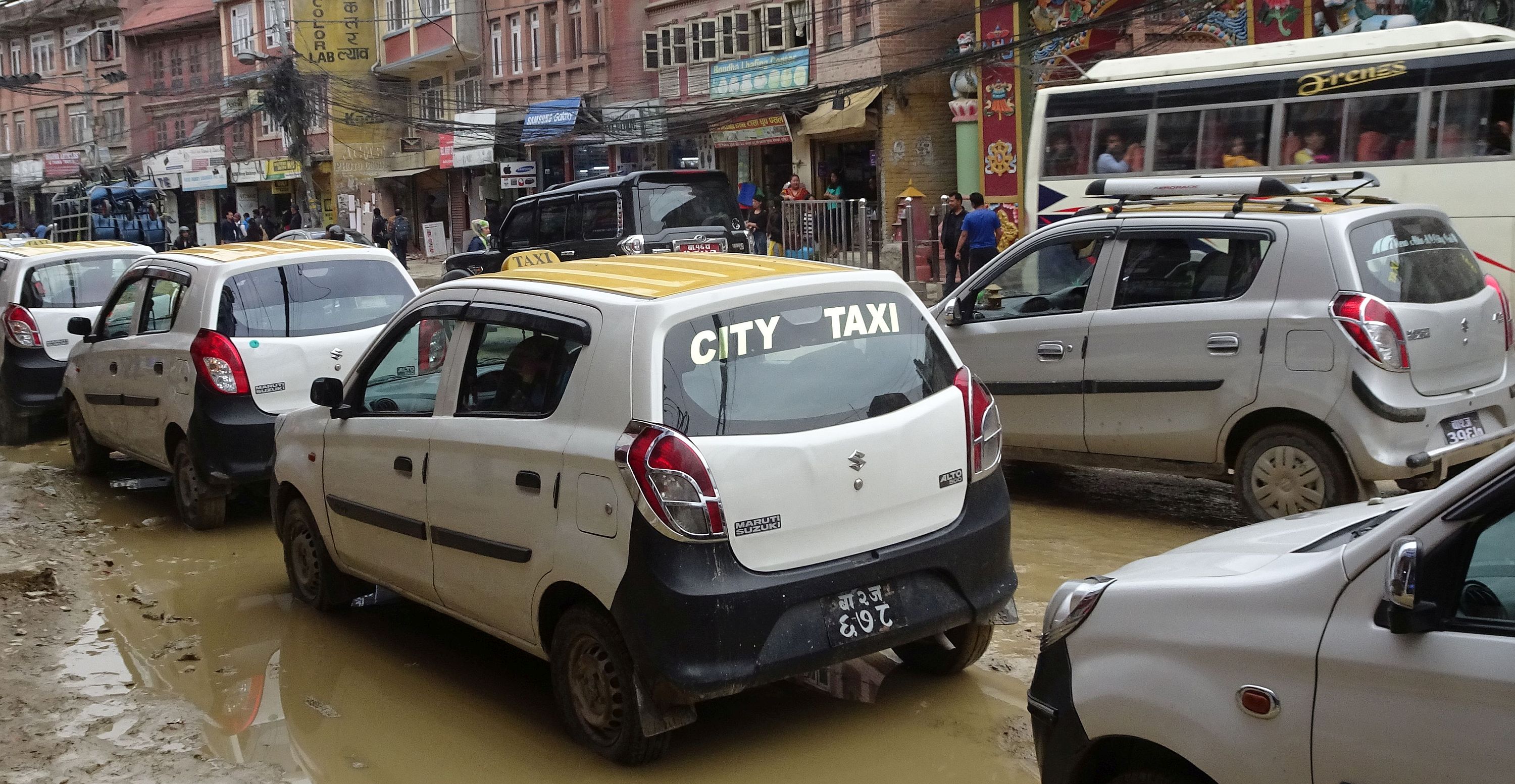 Andere Länder - andere Autos! Suzuki-Schappschüsse aus Nepal