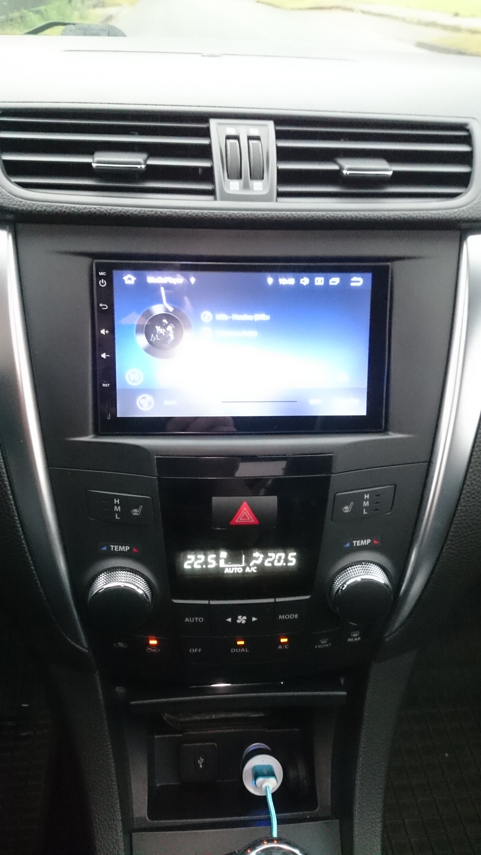Kizashi Android Radio + OEM 2 DIN Blende