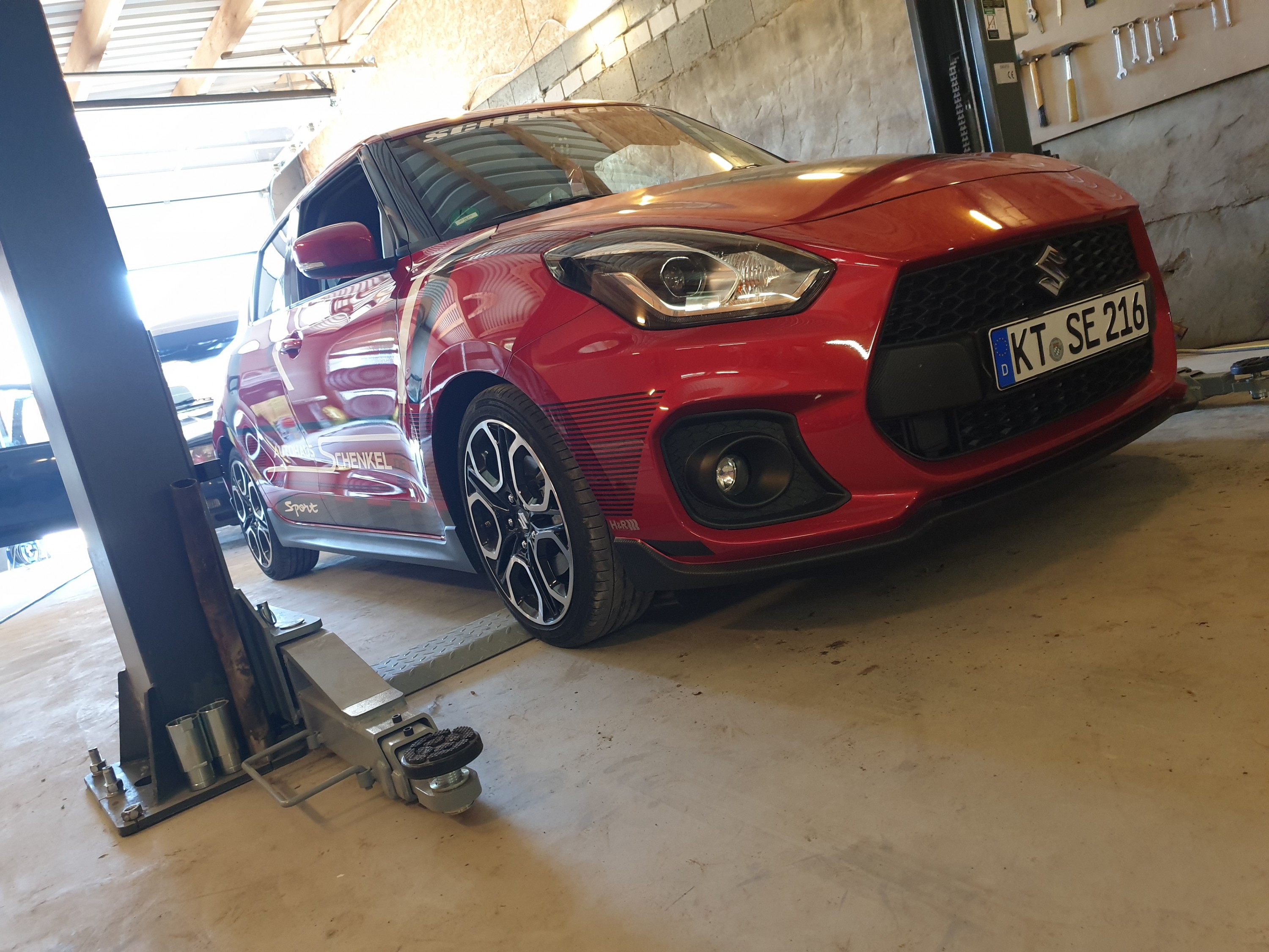 Suzuki Swift Sport mit Fahrwerk