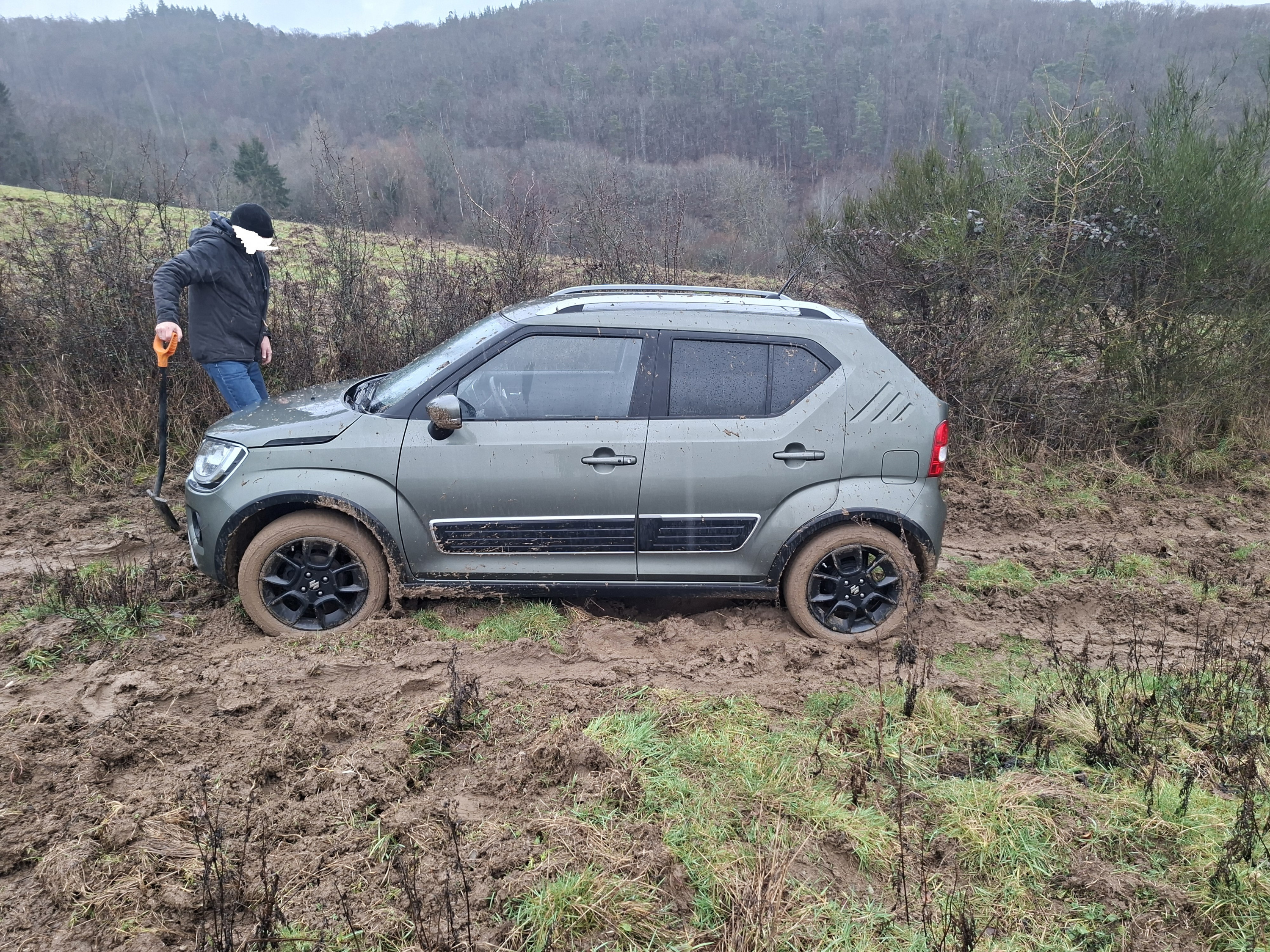 Ignis Allgrip auf dem Forstweg bei Nässe