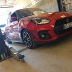 Suzuki Swift Sport mit Fahrwerk