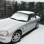 Cappuccino mit Schnee bedeckt